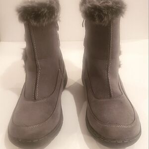 Women's gray suede winter boot, size 7.5.
